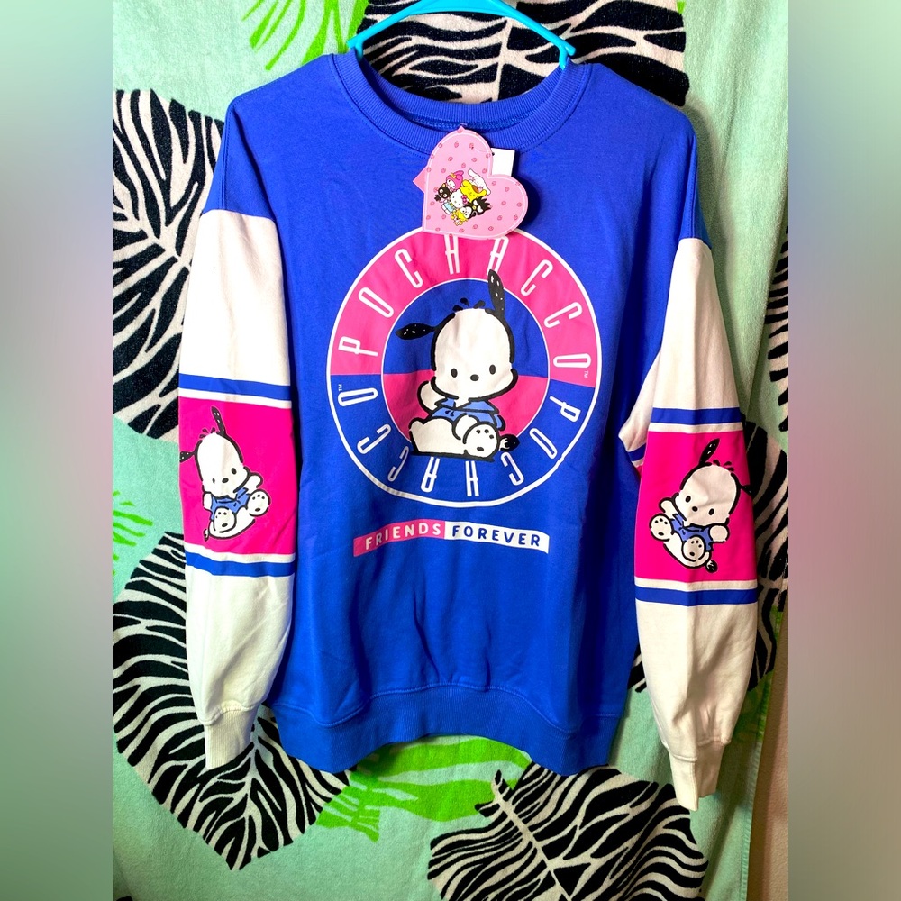 Super super cute sold out in stores!:) size M